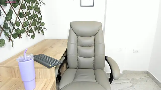 Madeleine  w online show from April 23, 2026, 12:45 am