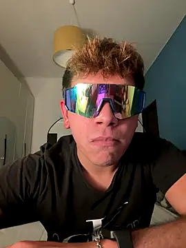 calleaaaa online show from November 15, 2025, 6:26 pm