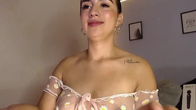 SophiaJoliebm online show from December 6, 2024, 7:32 am