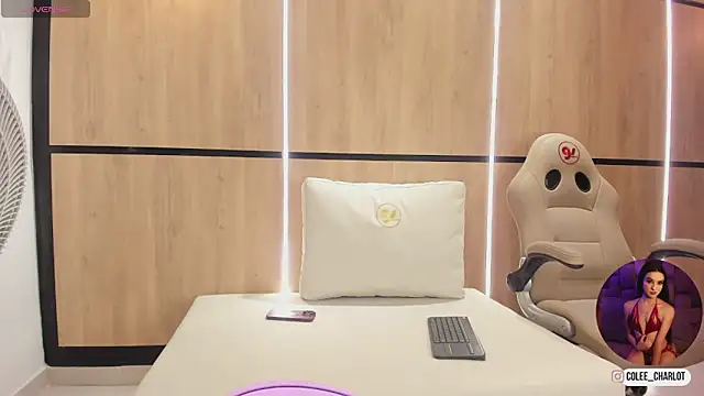 charlotte colee online show from December 5, 2025, 11:19 am