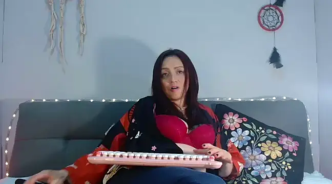 catalinamommyx online show from February 23, 2025, 9:00 am