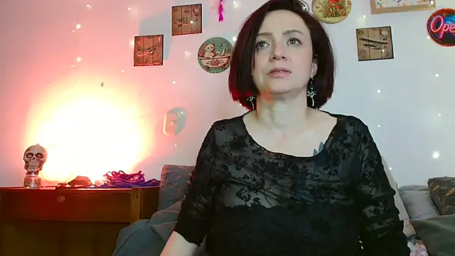 catalinamommyx online show from June 29, 2026, 6:08 am