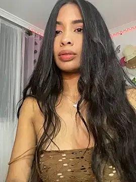 lina pink online show from December 10, 2024, 2:27 am