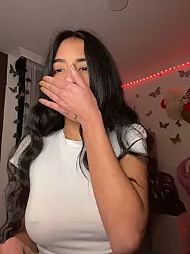 lina pink online show from December 30, 2024, 11:38 pm