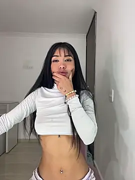 lina pink online show from November 11, 2025, 3:28 am