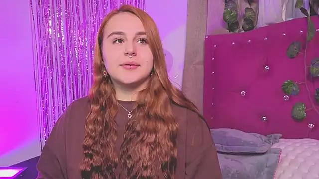 Snapshot of evy_orange1 chatting on September 10, 2025, 12:32 am evy orange1 online show from September 10, 2025, 12:32 am