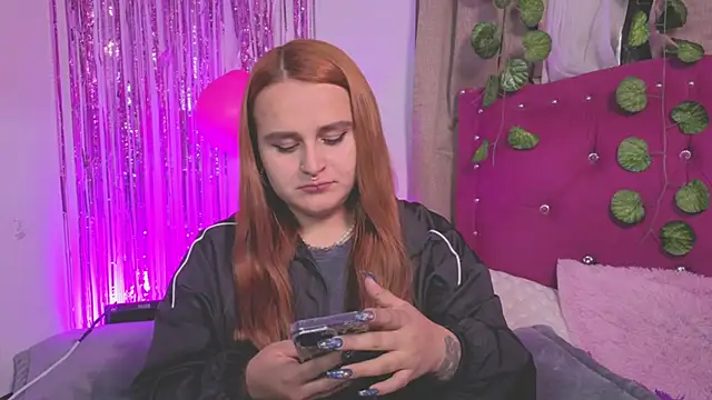 Snapshot of evy_orange1 chatting on September 14, 2025, 2:33 am evy orange1 online show from September 14, 2025, 2:33 am