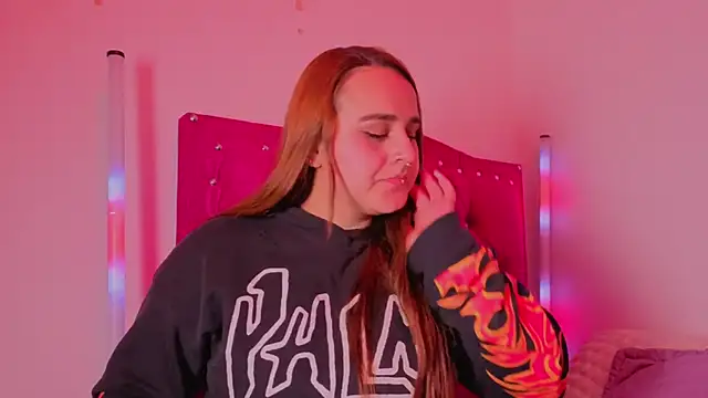 Snapshot of evy_orange1 chatting on November 17, 2025, 4:07 am evy orange1 online show from November 17, 2025, 4:07 am