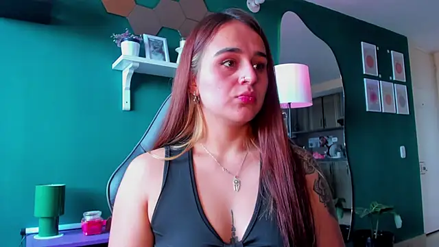 Snapshot of evy_orange1 chatting on May 15, 2026, 6:04 pm evy orange1 online show from May 15, 2026, 6:04 pm
