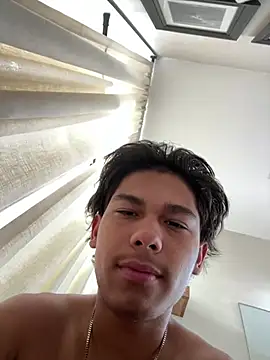 ilov3bigbootylatinas online show from June 21, 2026, 1:24 pm