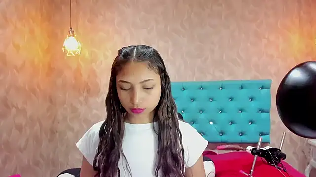 MadelineDoll online show from March 8, 2026, 5:11 am