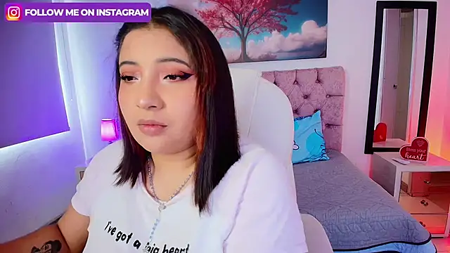 Emma monserrat online show from September 30, 2025, 7:41 pm