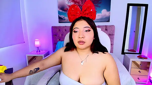 Emma monserrat online show from October 6, 2025, 8:28 pm