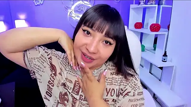 Snapshot of Emma_monserrat chatting on May 23, 2026, 11:25 am Emma monserrat online show from May 23, 2026, 11:25 am