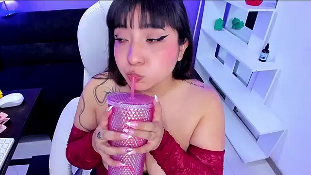 Snapshot of Emma_monserrat chatting on May 27, 2026, 11:29 am Emma monserrat online show from May 27, 2026, 11:29 am