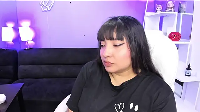 Snapshot of Emma_monserrat chatting on May 28, 2026, 11:29 am Emma monserrat online show from May 28, 2026, 11:29 am