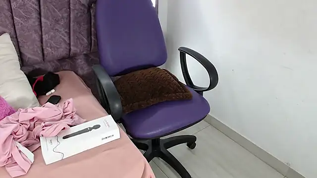 Penelope Fox14 online show from November 5, 2025, 12:27 pm