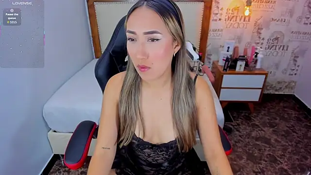 Snapshot of CAMILAGRAY chatting on May 15, 2026, 7:21 pm CAMILAGRAY online show from May 15, 2026, 7:21 pm