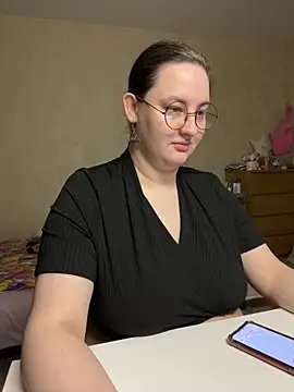 Snapshot of hungry1bunny chatting on May 5, 2026, 4:37 pm hungry1bunny online show from May 5, 2026, 4:37 pm