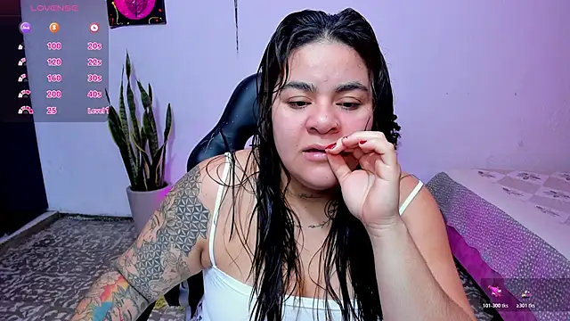 Snapshot of Sharon_hils chatting on May 22, 2026, 3:28 pm Sharon hils online show from May 22, 2026, 3:28 pm