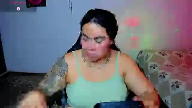 Snapshot of Sharon_hils chatting on June 30, 2026, 6:42 pm Sharon hils online show from June 30, 2026, 6:42 pm