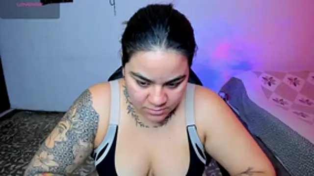 Snapshot of Sharon_hils chatting on July 1, 2026, 7:35 pm Sharon hils online show from July 1, 2026, 7:35 pm