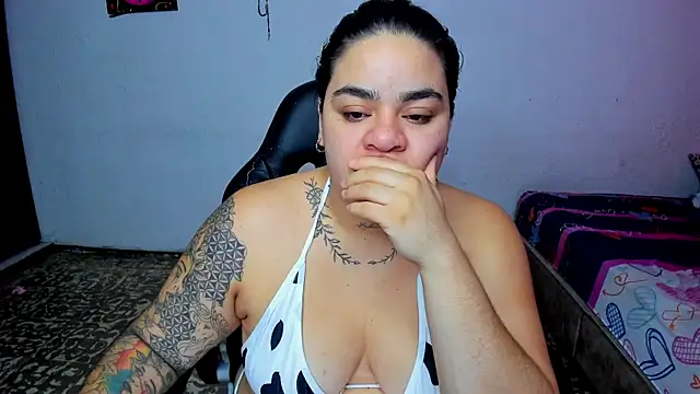 Snapshot of Sharon_hils chatting on July 8, 2026, 11:48 am Sharon hils online show from July 8, 2026, 11:48 am
