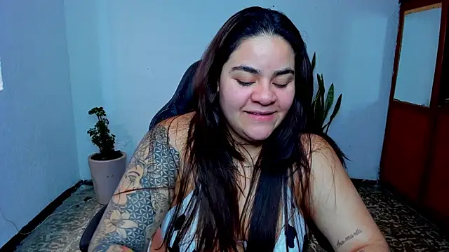 Snapshot of Sharon_hils chatting on July 28, 2026, 6:53 pm Sharon hils online show from July 28, 2026, 6:53 pm