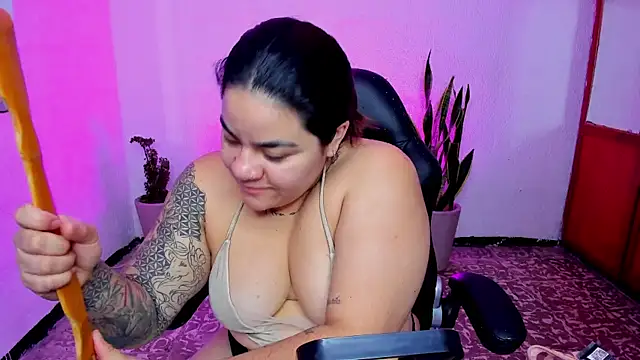 Snapshot of Sharon_hils chatting on August 4, 2026, 12:08 pm Sharon hils online show from August 4, 2026, 12:08 pm