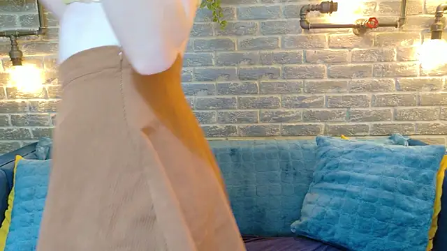 LisaCaprice online show from April 3, 2026, 4:21 am