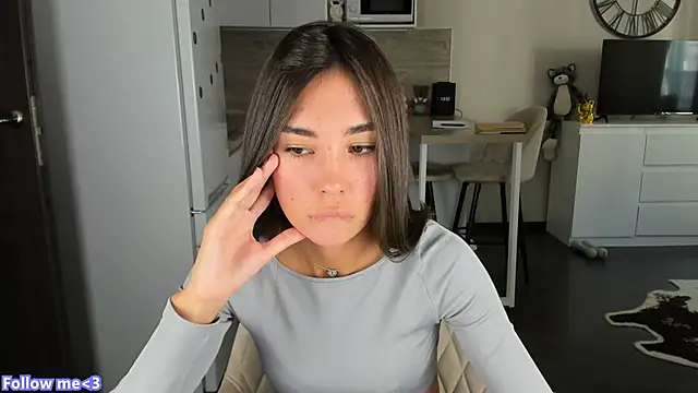 nilliluv online show from October 8, 2025, 9:51 am