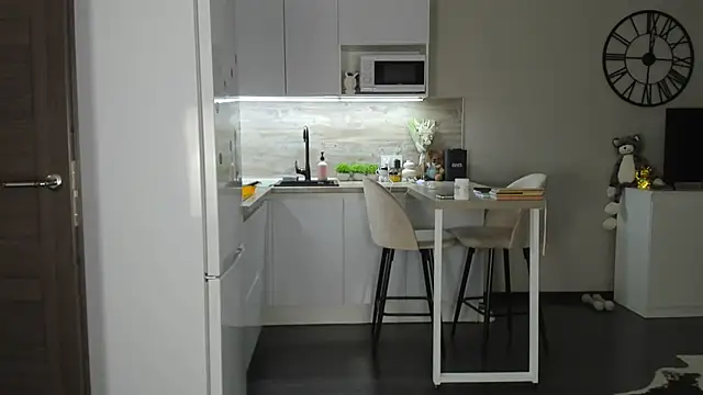 nilliluv online show from April 13, 2026, 8:58 pm