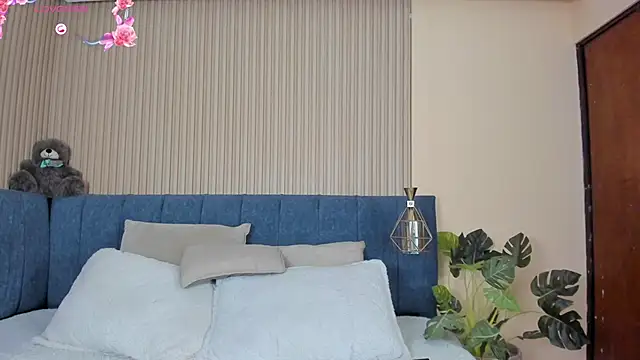 kathecute   online show from October 8, 2025, 1:36 am