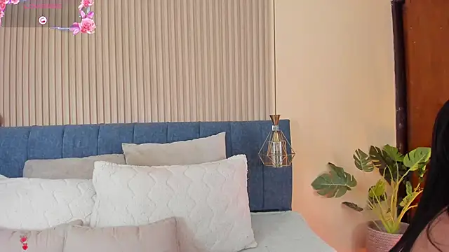 kathecute   online show from November 15, 2025, 1:36 am