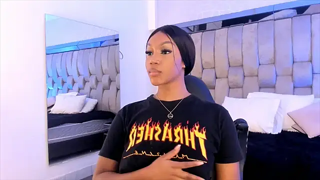 ChaynnaCooper online show from February 1, 2025, 6:19 pm