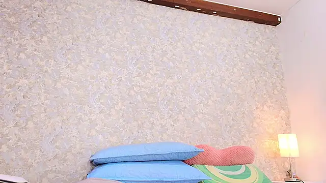 Snapshot of nicol_f chatting on October 21, 2025, 7:25 pm nicol f online show from October 21, 2025, 7:25 pm