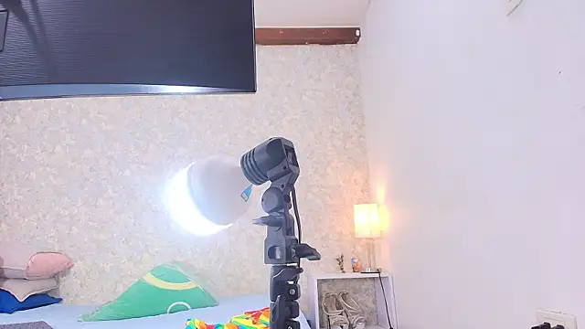 Snapshot of nicol_f chatting on October 31, 2025, 7:15 pm nicol f online show from October 31, 2025, 7:15 pm