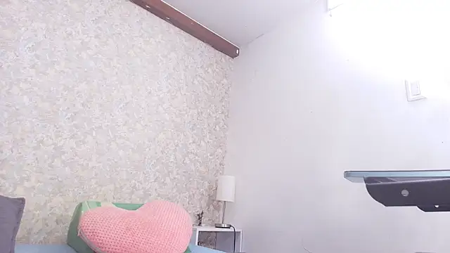 Snapshot of nicol_f chatting on November 12, 2025, 3:07 am nicol f online show from November 12, 2025, 3:07 am