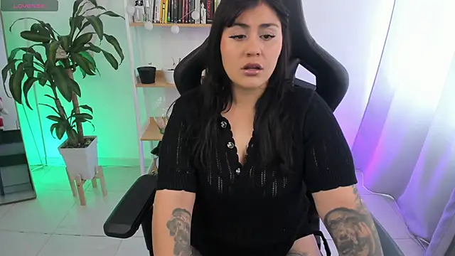 Snapshot of GretaX-X chatting on November 24, 2025, 5:12 pm GretaX-X online show from November 24, 2025, 5:12 pm