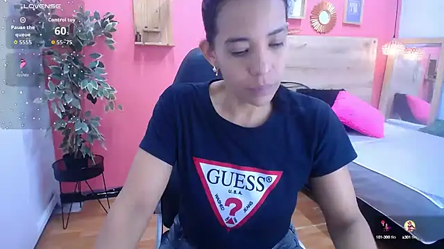 scarlet-foox online show from October 12, 2025, 3:22 pm