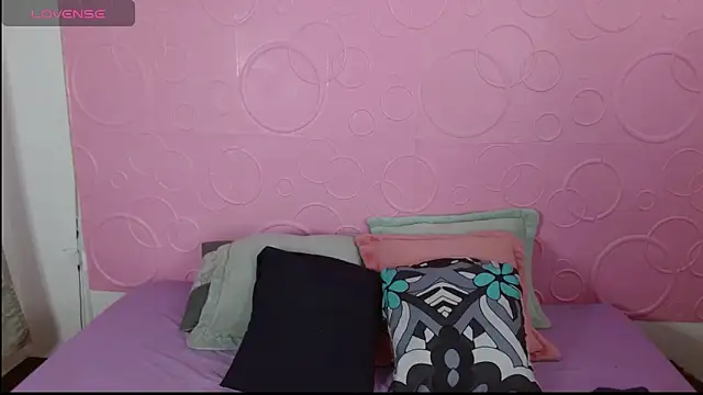 dulcenia rose online show from March 17, 2025, 1:50 pm