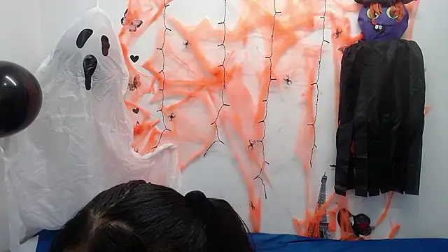 dulcenia rose online show from October 15, 2025, 1:55 pm