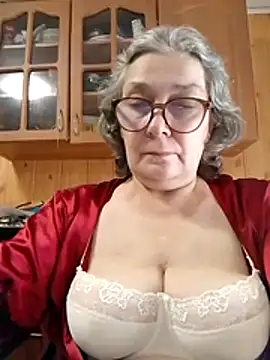 Snapshot of IrinaSweet54 chatting on July 17, 2026, 10:22 am IrinaSweet54 online show from July 17, 2026, 10:22 am