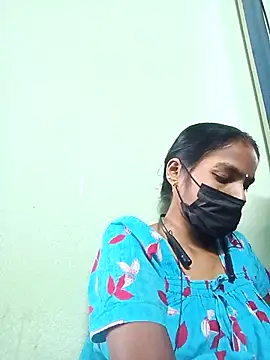 anusiya01 online show from February 18, 2025, 7:10 am