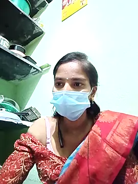 anusiya01 online show from November 18, 2025, 2:32 pm