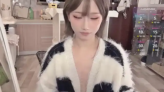 -XunMengLong- online show from February 17, 2025, 9:41 pm