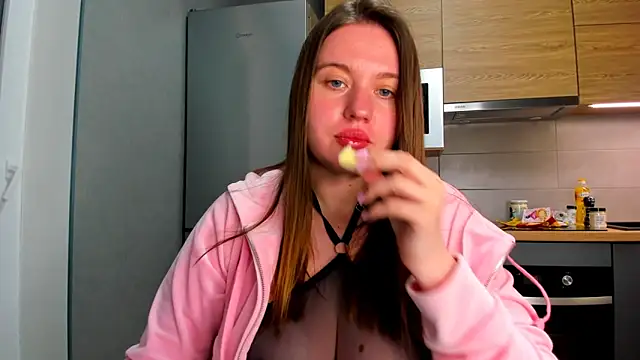 cutegirlonline29 online show from April 15, 2026, 7:58 pm