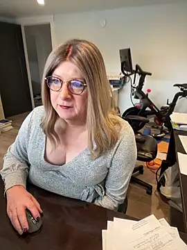 BookBabe27 online show from January 8, 2025, 4:33 pm