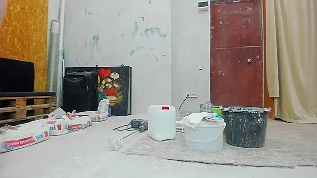 YourSuperModel online show from January 31, 2025, 12:40 pm