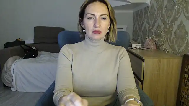 Mallinia online show from December 15, 2025, 12:53 pm